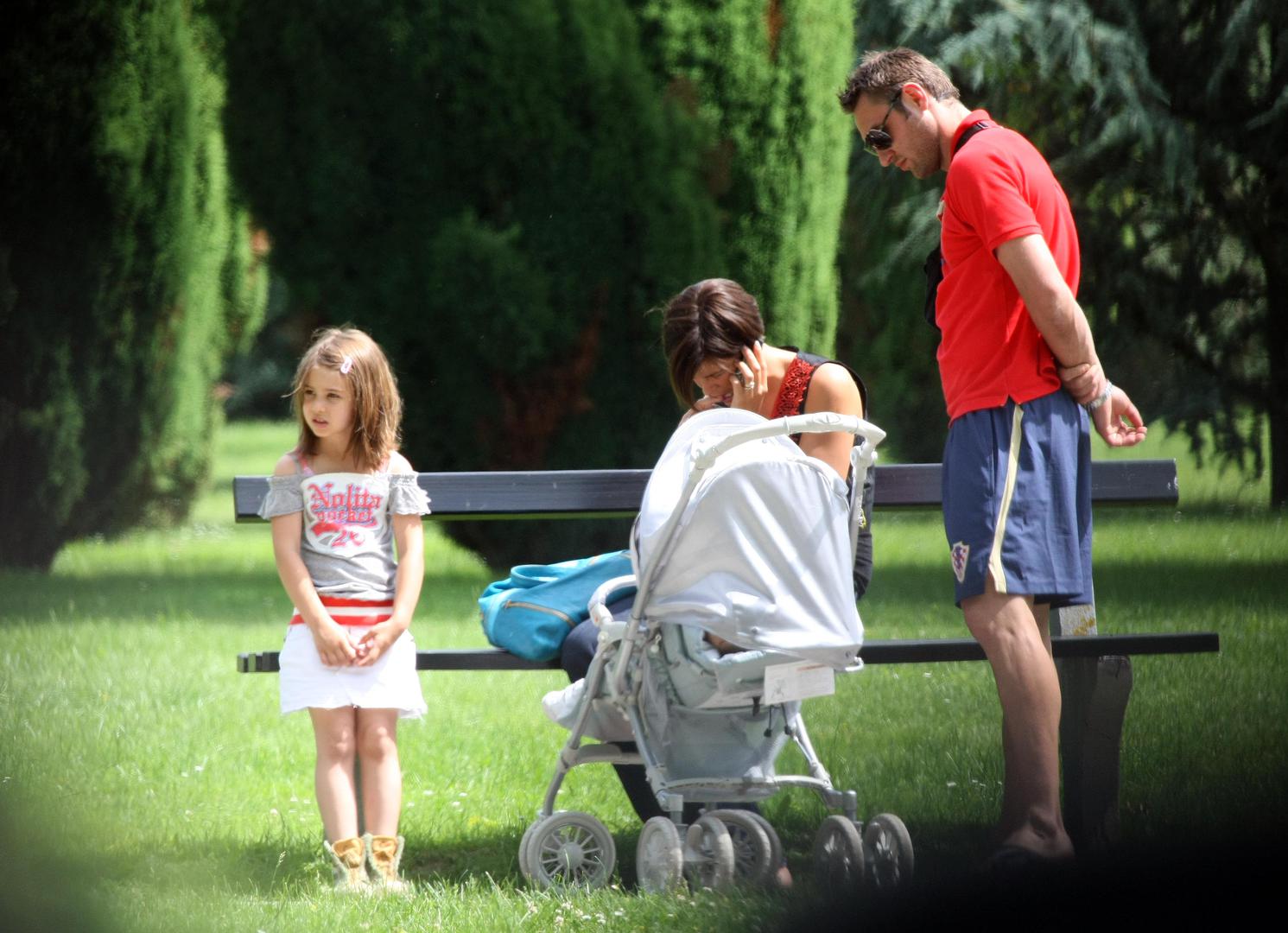 Kći Leticija rodila se dvije godine nakon njihovog vjenčanja i par je ubrzo preselio u Italiju gdje je Robert počeo igrati za Juventus. Godine 2007. dobili su sina Marka, a 2008. kćer Viktoriju. 