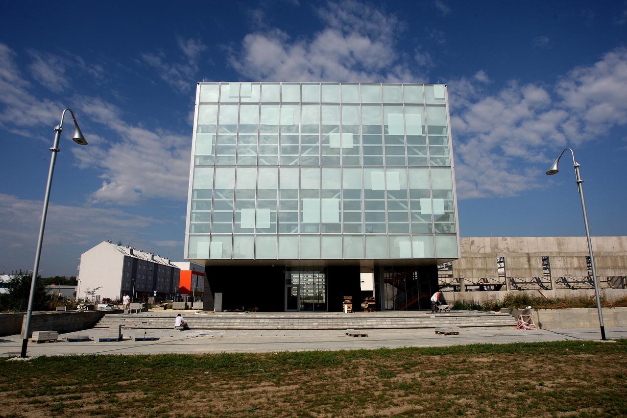 08.08.2011., Zagreb, Jelkovec - Radovi se blize kraju na novoj knjiznici grada Zagreba u naselju Jelkovec. Photo: Igor Kralj/PIXSELL