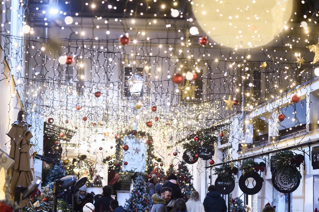 Zagreb: "Advent u prolazu" kod hotela Jagerhorn
