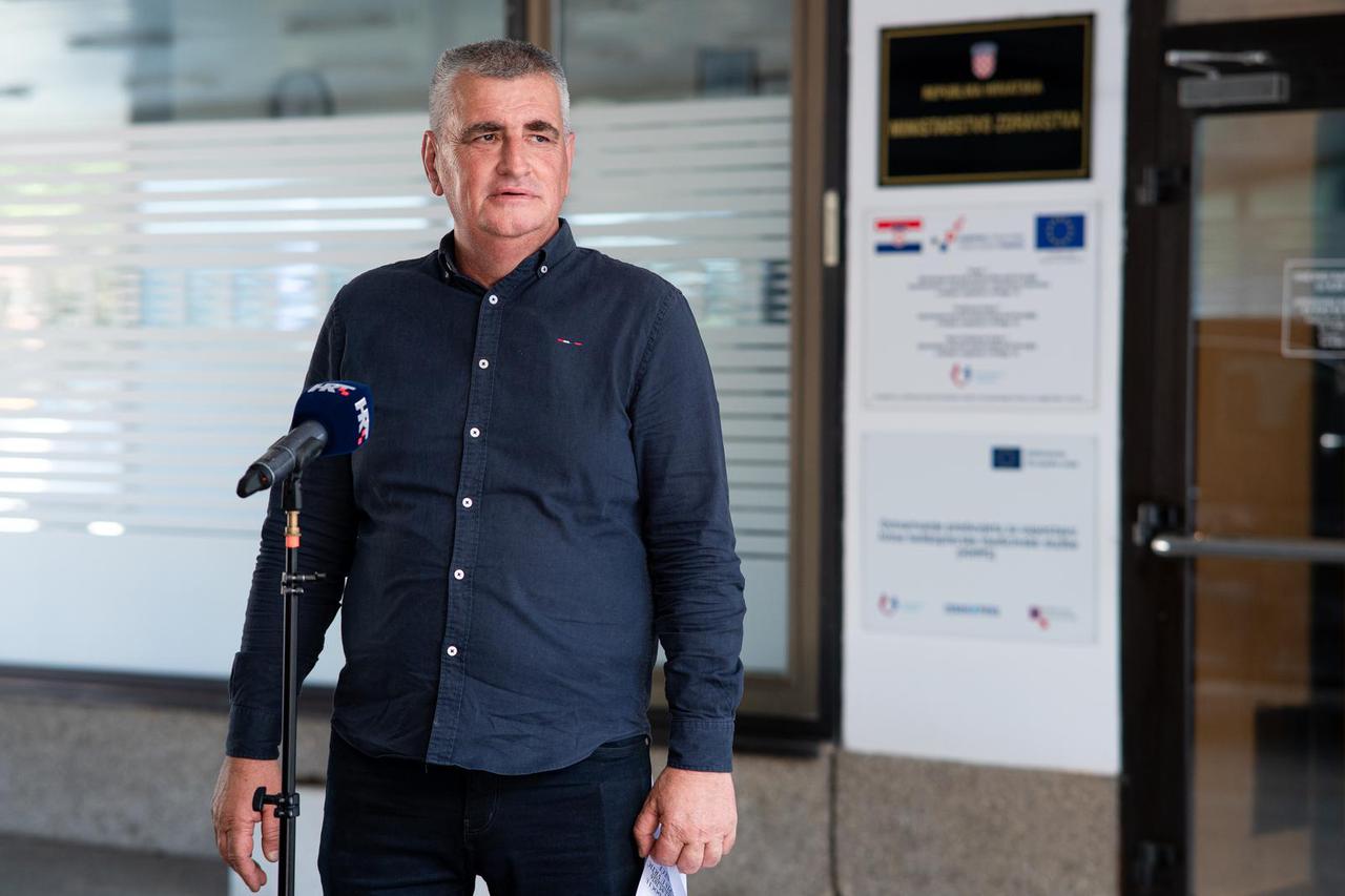 Zagreb: Miro Bulj traži hitnu reakciju zbog gašenja zdravstvenih usluga u Sinju