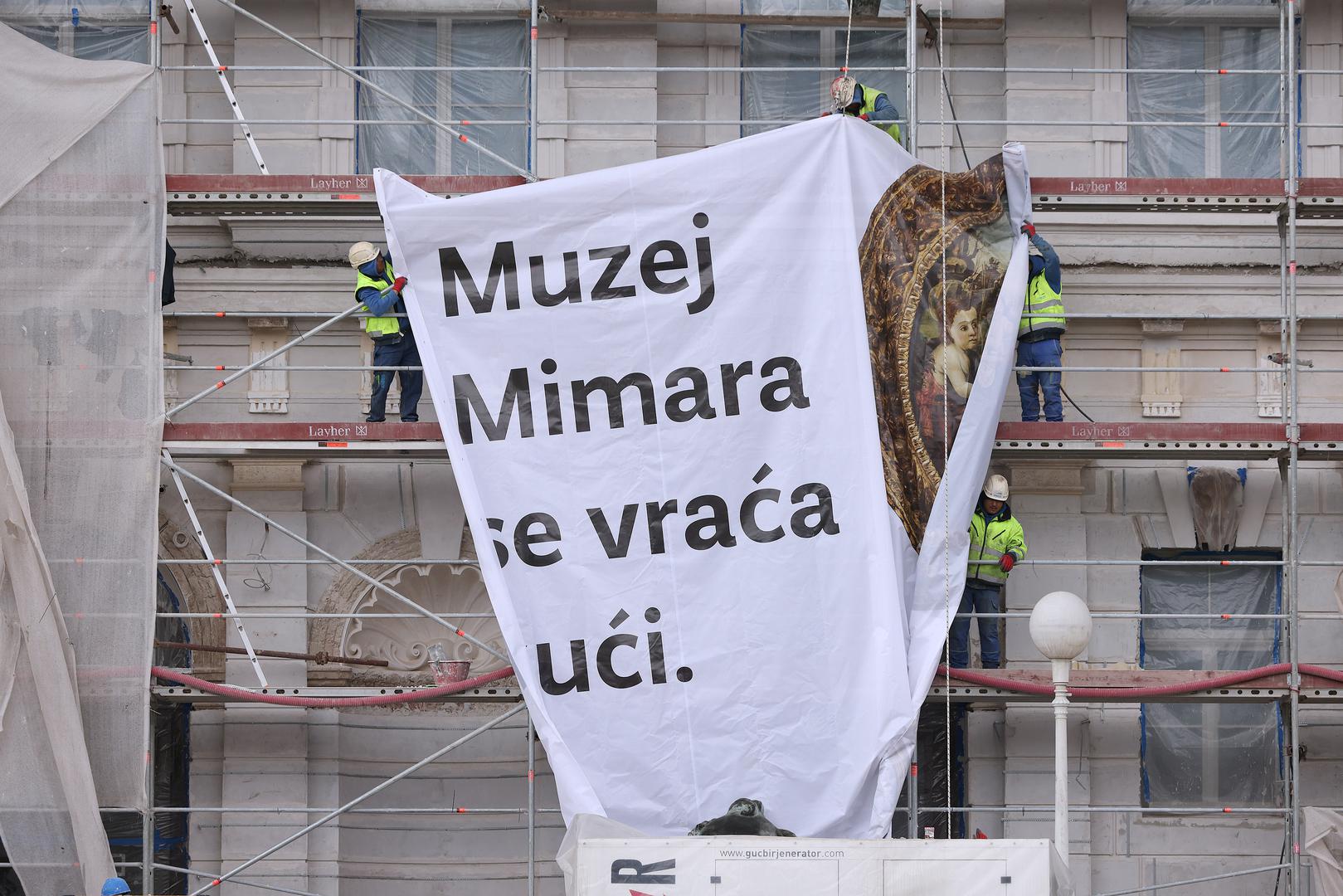 Možda je to manje poznati podatak, ali zgrada muzeja Mimara svoju je prepoznatljivu sivoljubičastu fasadu dobila tek 1986. godine, prilikom preuređenja za potrebe muzeja. Do tada je zgrada, izgrađena 1895. za školske potrebe, bila zlatne boje pa se zapravo sada vraća izvornom izgledu.