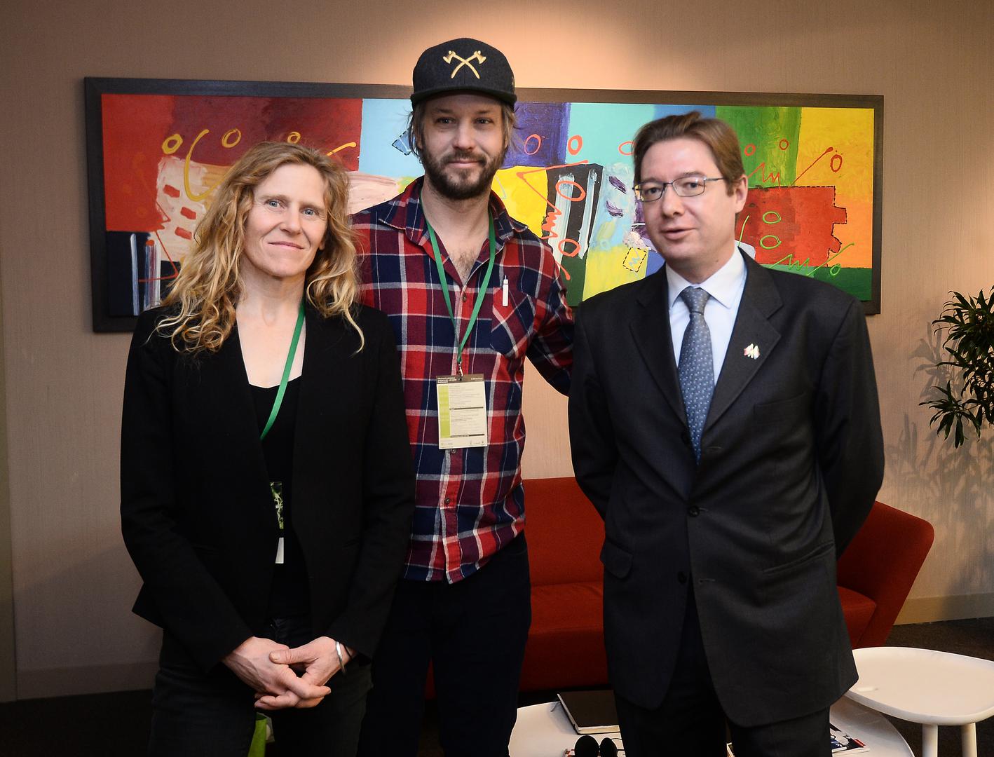 Maude Helene Desroches i Jean-Martin Fortier s kanadskim veleposlanikom Andrewom Maksymiukom