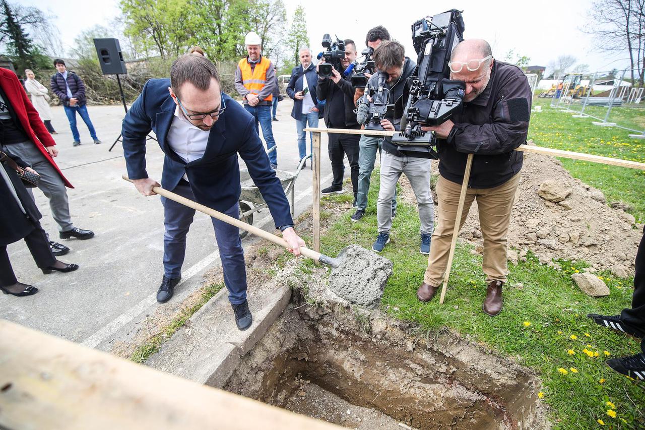 Zagreb: Gradonačelnik  Tomislav Tomašević položio kamen temeljac za izgradnju Dječjeg vrtića Zrno na Žitnjaku
