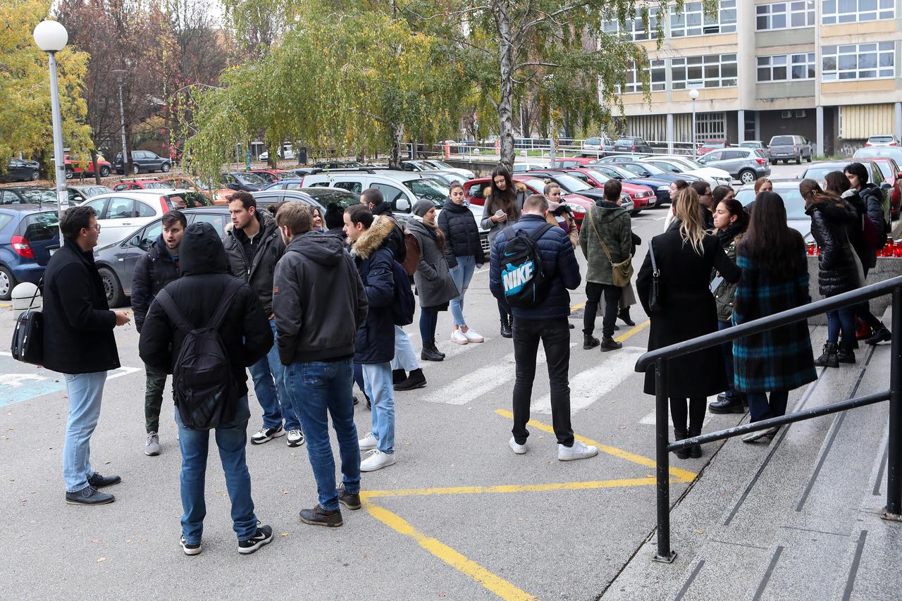 Prosvjed studenata Filozofskog fakulteta u Zagrebu zbog uvođenja covid potvrda