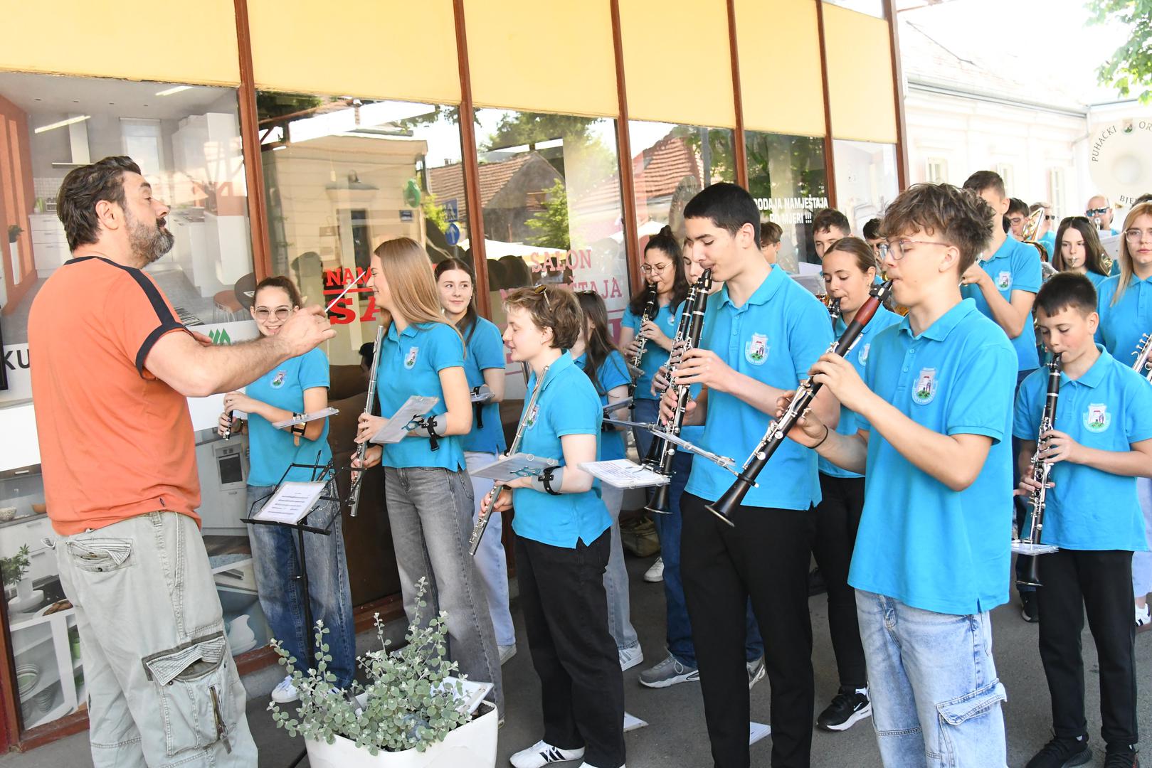 BOK Fest ove se godine održava po 23. put, a  naš poznati glumac i pokretač festivala Goran Navojec danas se okušao i u ulozi dirigenta