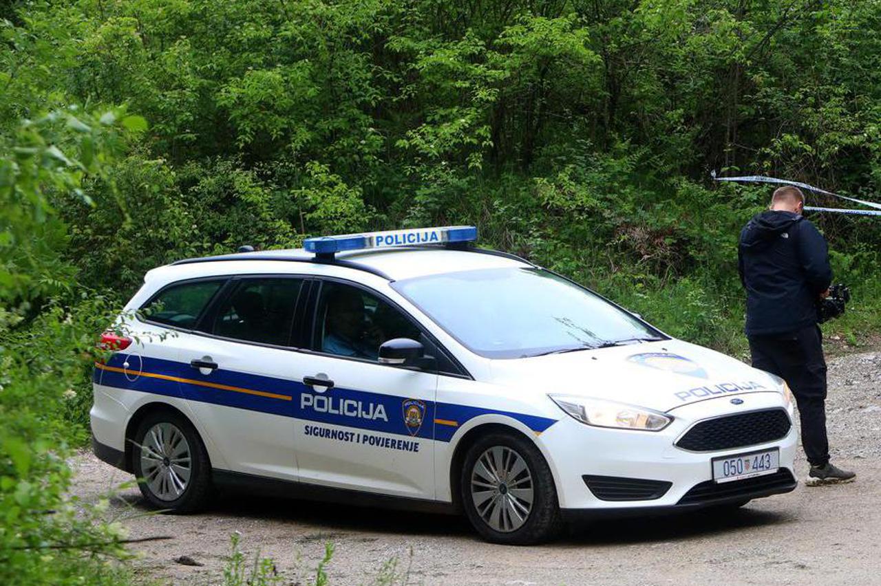 Mjesto pada aviona nalazi se na nepristupačnom šumovitom terenu
