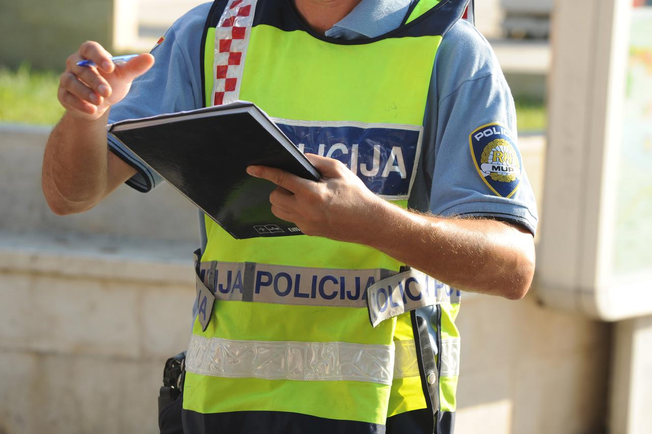 policija
