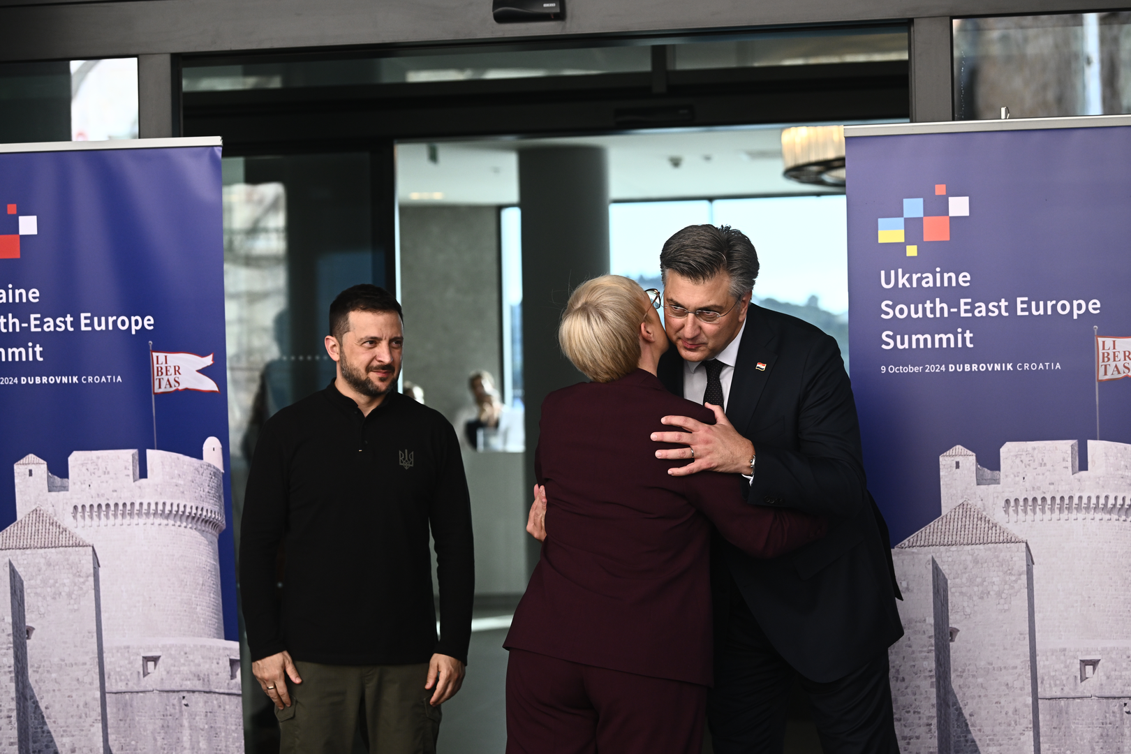 09.10.2024., Dubrovnik, Predsjednik Vlade Republike Hrvatske Andrej Plenkovic i predsjednik Ukrajine Volodimir Zelenski domacini su 3. sastanka na vrhu Ukrajina – Jugoistocna Europa, koji se odrzava u Dubrovniku. Dolasci predsjednika drzava i vlada. Predsjednik Vlade Andrej Plenkovic i predsjednik Ukrajine Volodimir Zelenski docekali su predsjednike drzava i vlada koje sudjeluju na Summitu. Predsjednica Republike Slovenije Natasa Pirc Musar Photo: Marko Lukunic/PIXSELL