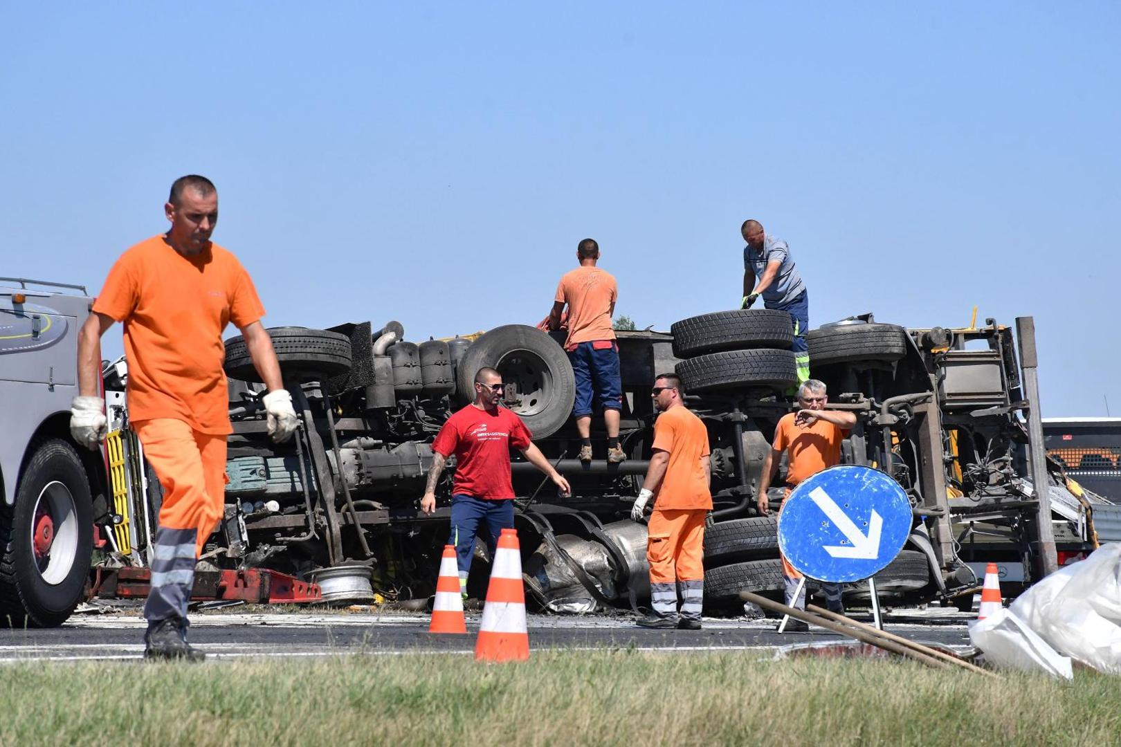 Vozač kamiona hrvatskih tablica prevezen je u bolnicu.