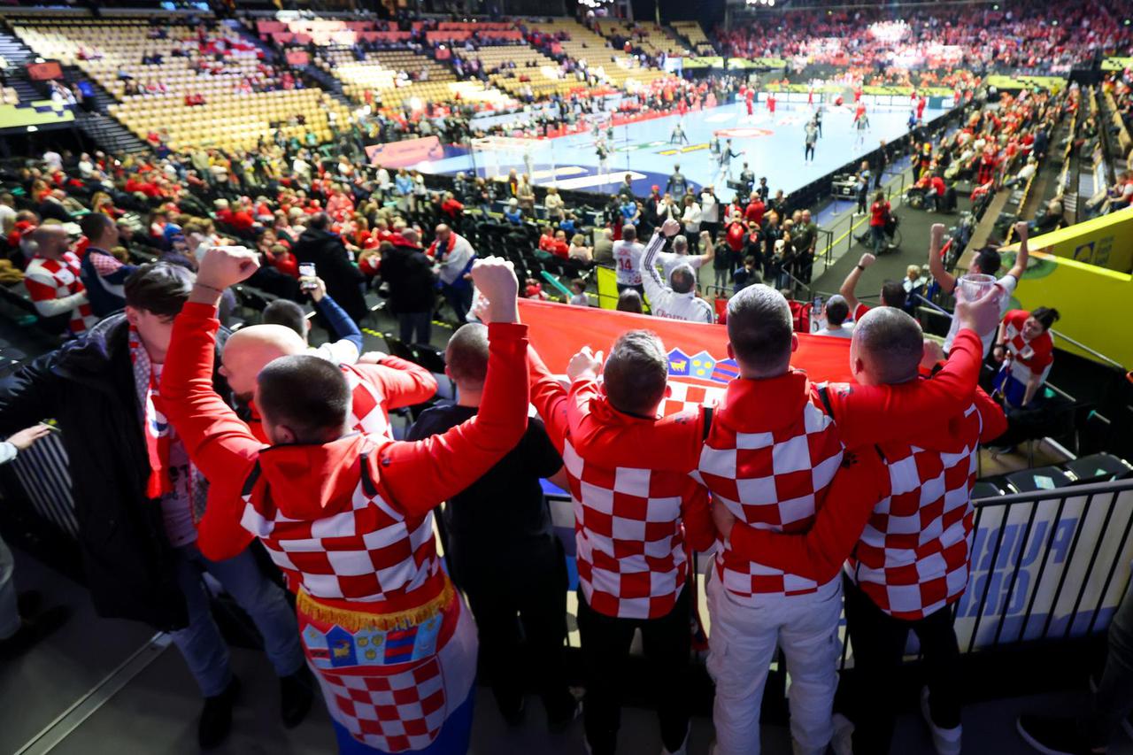Herning: Navijači očekuju početak utakmice Hrvatska i Njemačka u polufinalu EHF Europskog prvenstva