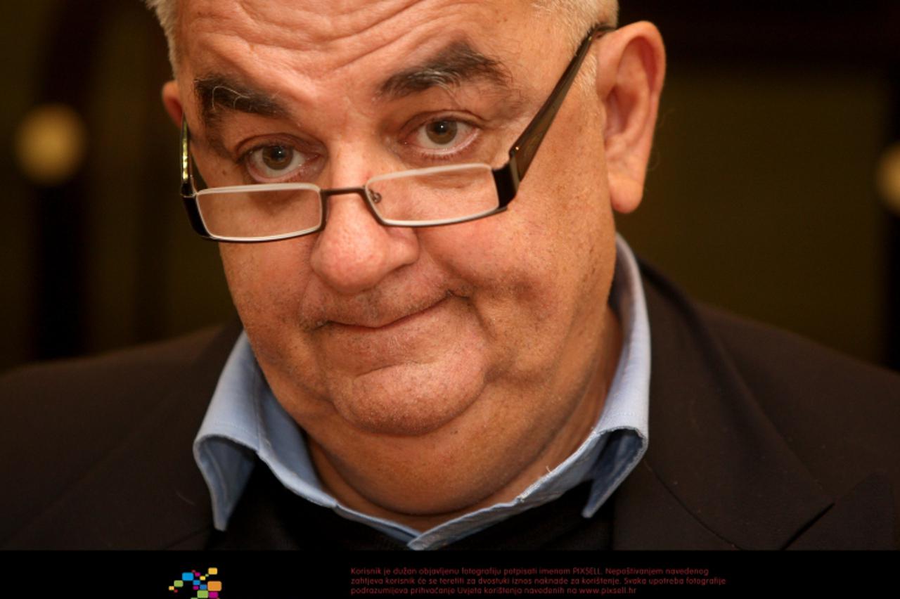 '15.01.2011. Branimirova, Zagreb-Ivan Zvonimir Cicak s Vlatkom Silobrcicem i Miljenkom Mesicem procitao je zakljucke HHO-a o predstavci Mirjane Sanader kojom se zali na povredu ljudskih prava nje i nj