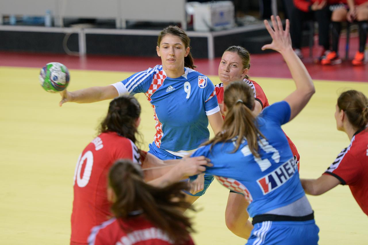 29.11.2014., Arena Varazdin, Varazdin - Prijateljska rukometna utakmica izmedju zenskih reprezetacija Hrvatske i Crne Gore. Kristina Elez Photo: Marko Jurinec/PIXSELL