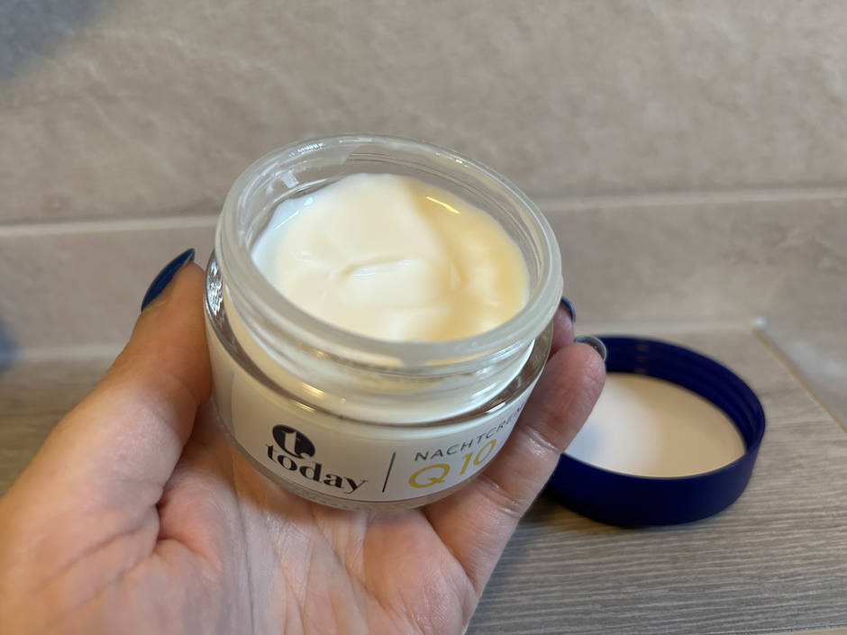 Noćna Today Q10 krema, čijih 50 ml stoji 2,64 eura, obogaćena je hijaluronskom kiselinom i alantoinom