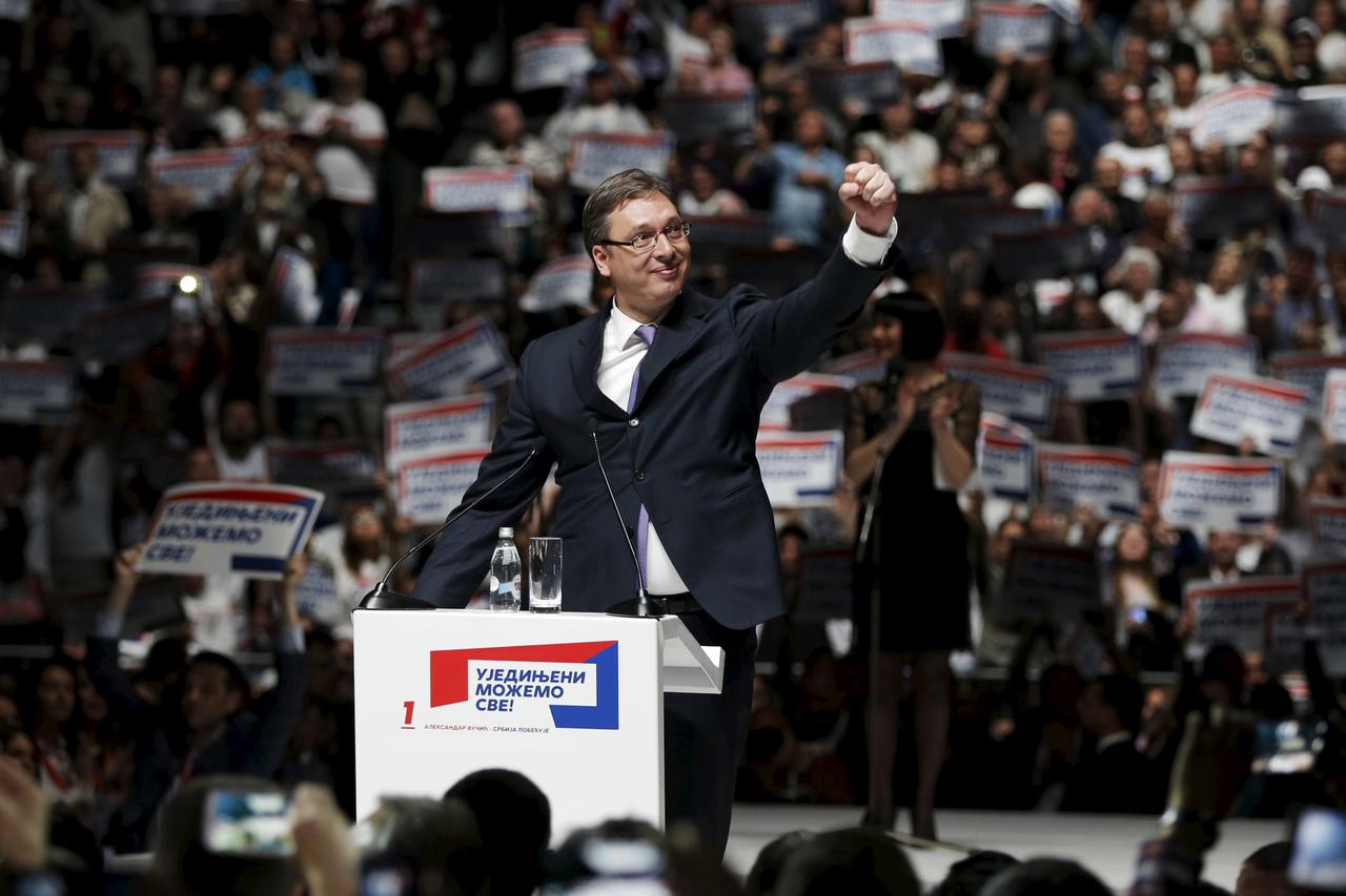 Serbian Prime Minister and leader of the Serbian Progressive Party (SNS) Aleksandar Vucic waves to his supporters during a rally ahead of Sunday's election, in Belgrade April 21, 2016. REUTERS/Marko Djurica