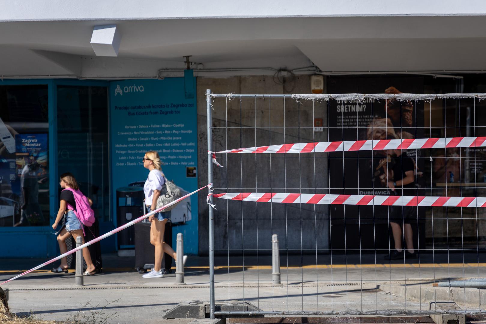 Predviđena je, među ostalim, zamjena kritično oštećenih spojeva i pojedinih čeličnih elemenata, sanacija visećih stropova te rekonstrukcija čeličnih stepenica prema peronima. Projektom će se definirati opseg i način izvođenja radova, nakon čega će Grad moći krenuti u potragu za izvođačem velike obnove.