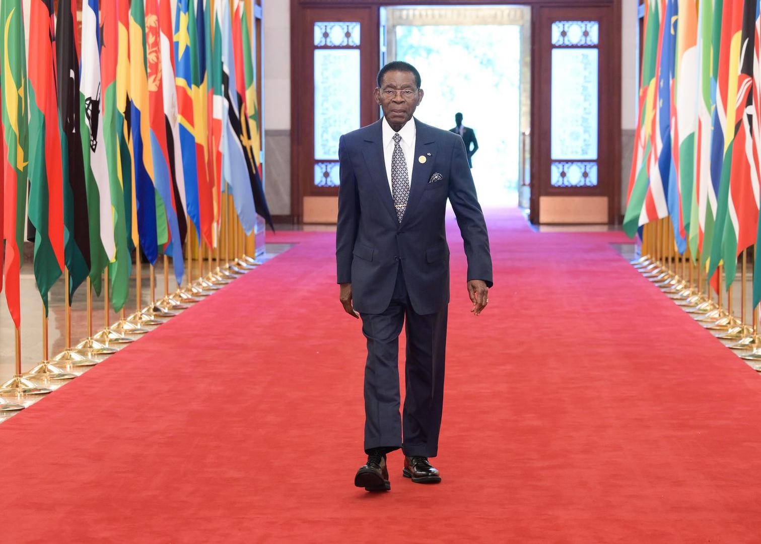 2. Predsjednik Ekvatorske Gvineje Teodoro Obiang Nguema Mbasogo na vlasti je od 3. kolovoza 1979. godine. Preuzeo je vlast vojnim udarom 1979. godine i najdugovječniji je predsjednik na svijetu.

