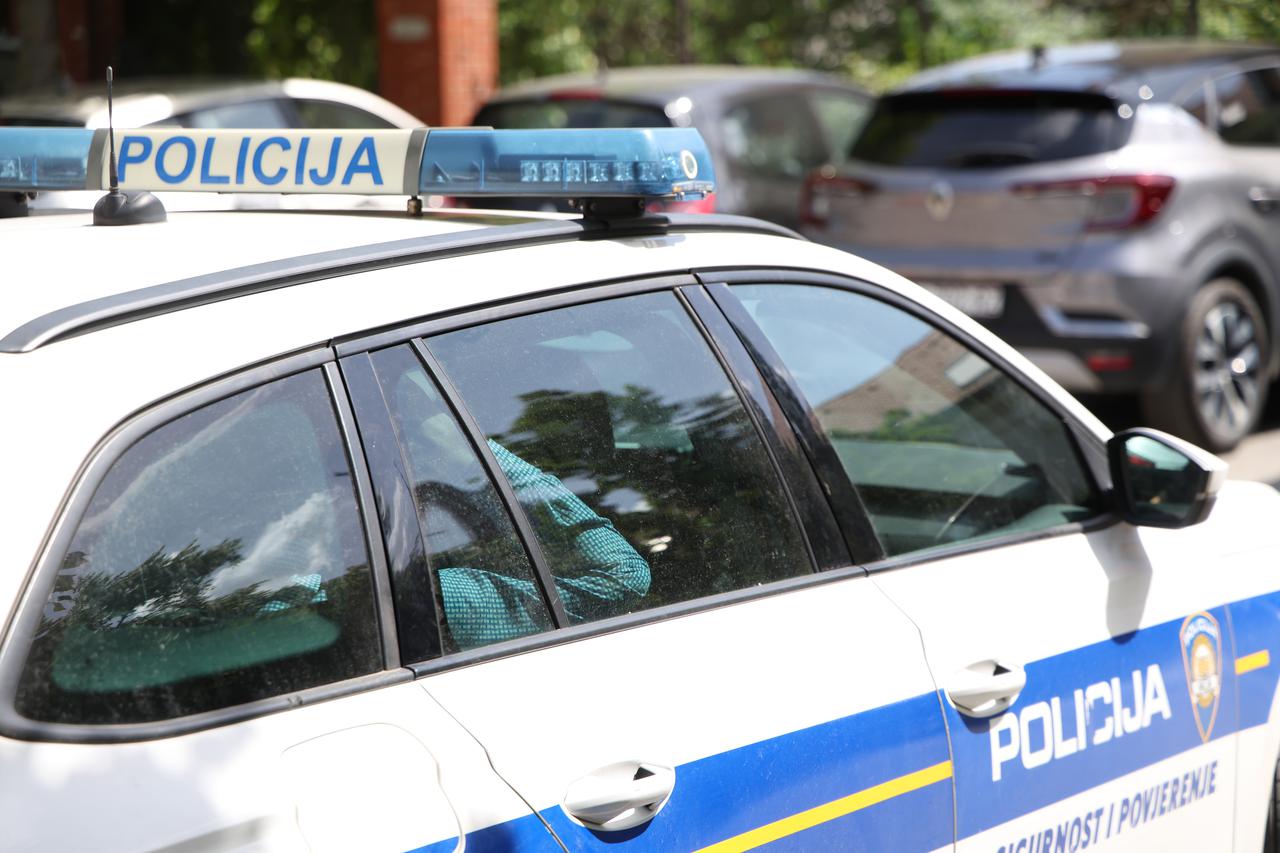 Osijek: U zgradu Uskoka u tijeku je privođenje uhićenih osoba u Novoj Gradiški