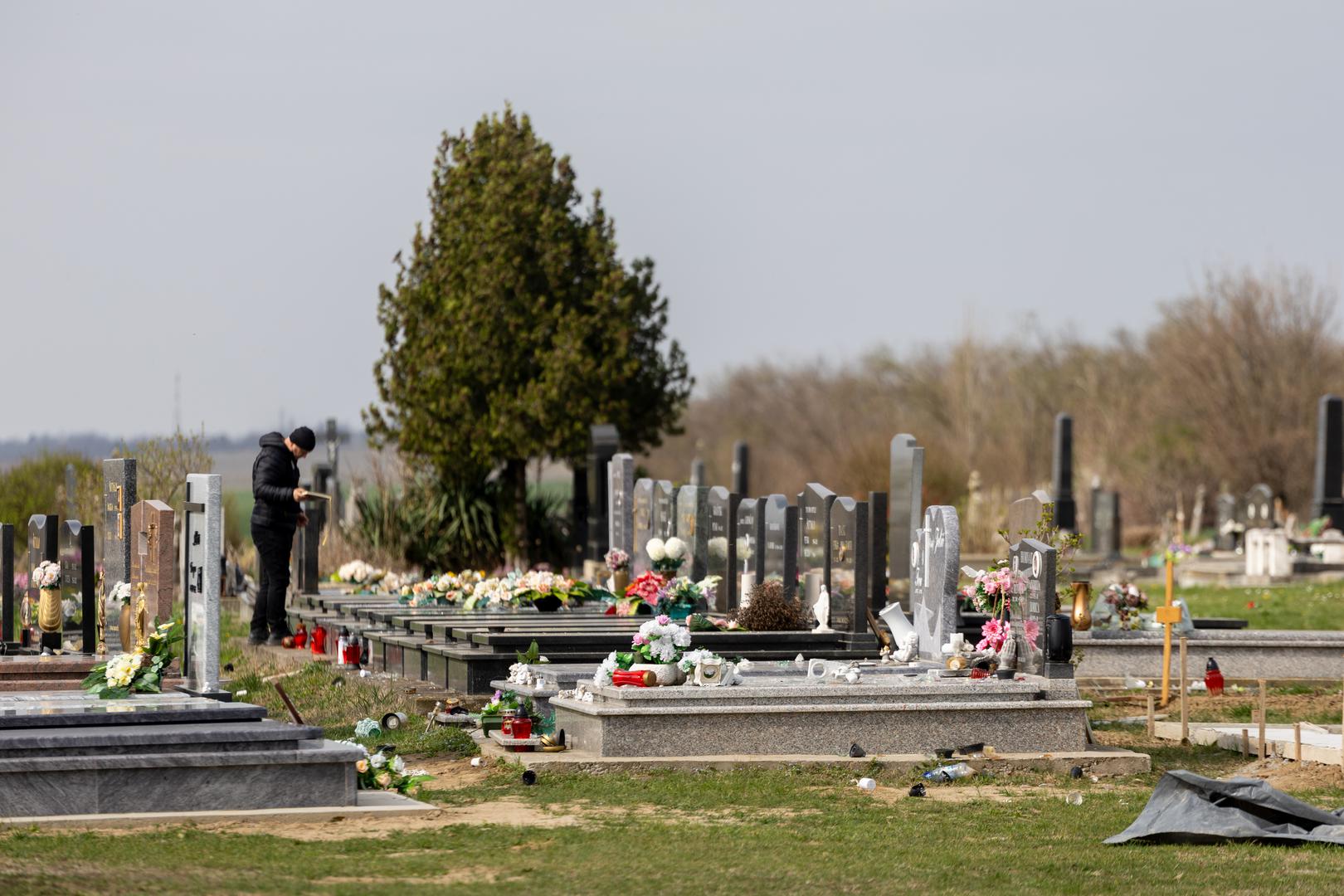 13.03.2024. Erdut - Vandali unistili 30tak grobova na katolickom groblju Photo: Borna jaksic/PIXSELL