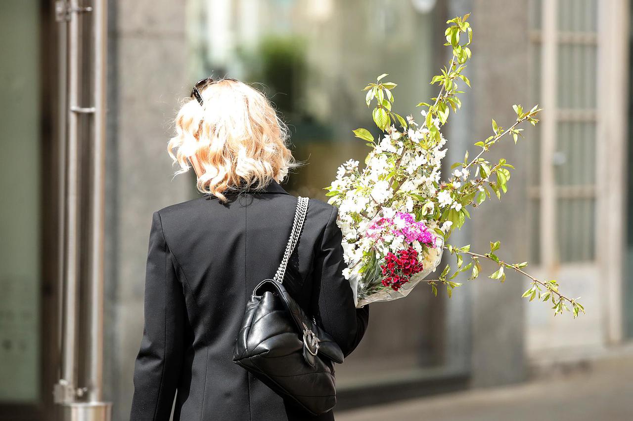 Zagreb: Kako bi blagdanski stol bio ljepši, građani kupili buket cvijeća