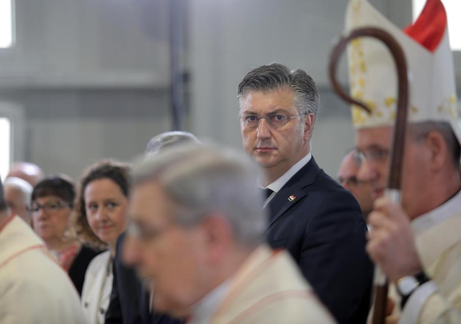 Zagreb: Predsjednik Vlade Andrej Plenković na uskrsnoj svetoj misi