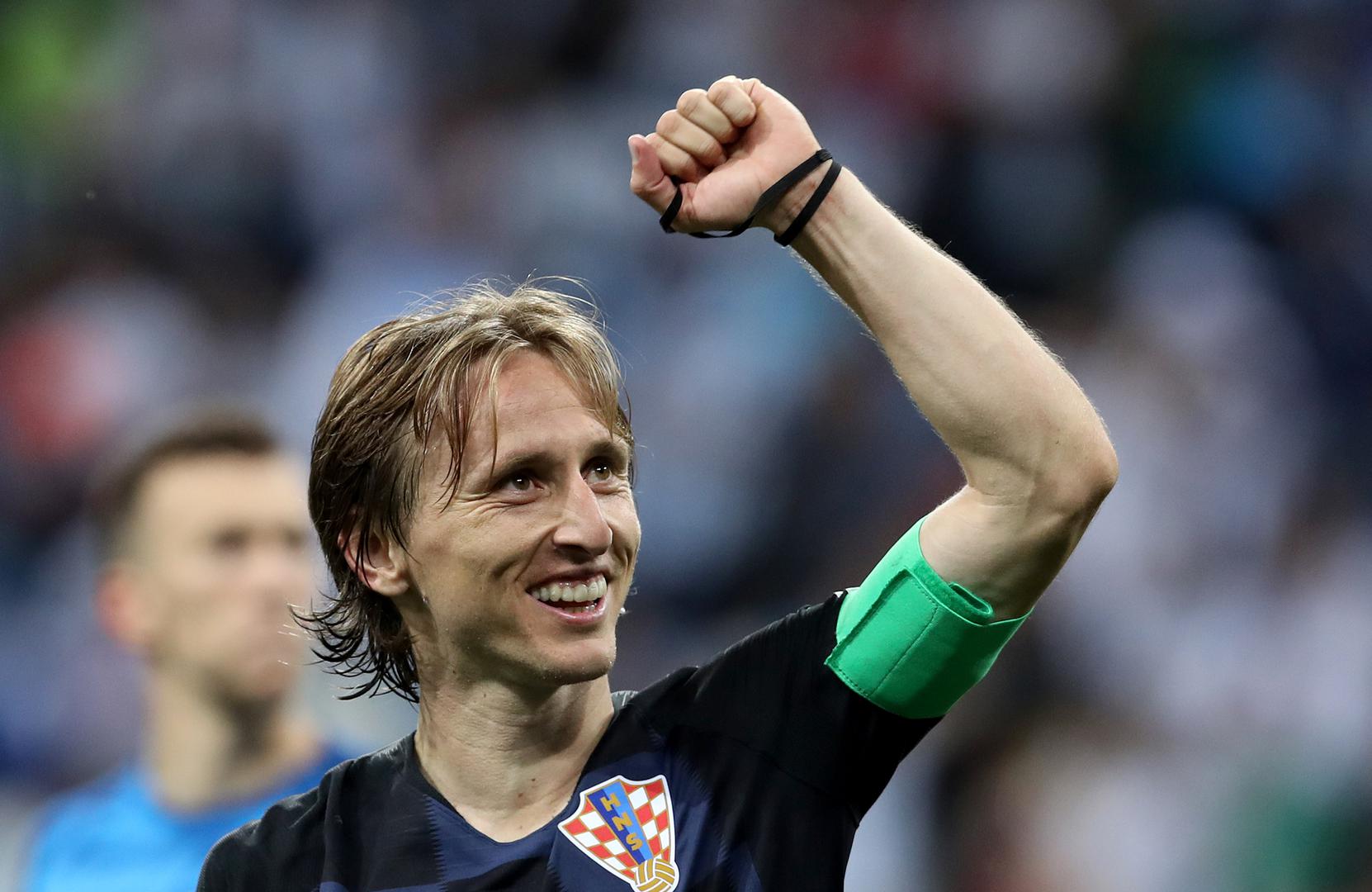 U polufinalnoj utakmici Hrvatska je pobijedila Englesku; nakon produžetka postigla je rezultat 2:1. Hrvatska je do kraja prvog poluvremena gubila 0:1, no u 68. minuti Perišić je zabio gol. Mandžukić je potom dao gol u produžetku za veliku pobjedu vatrenih.