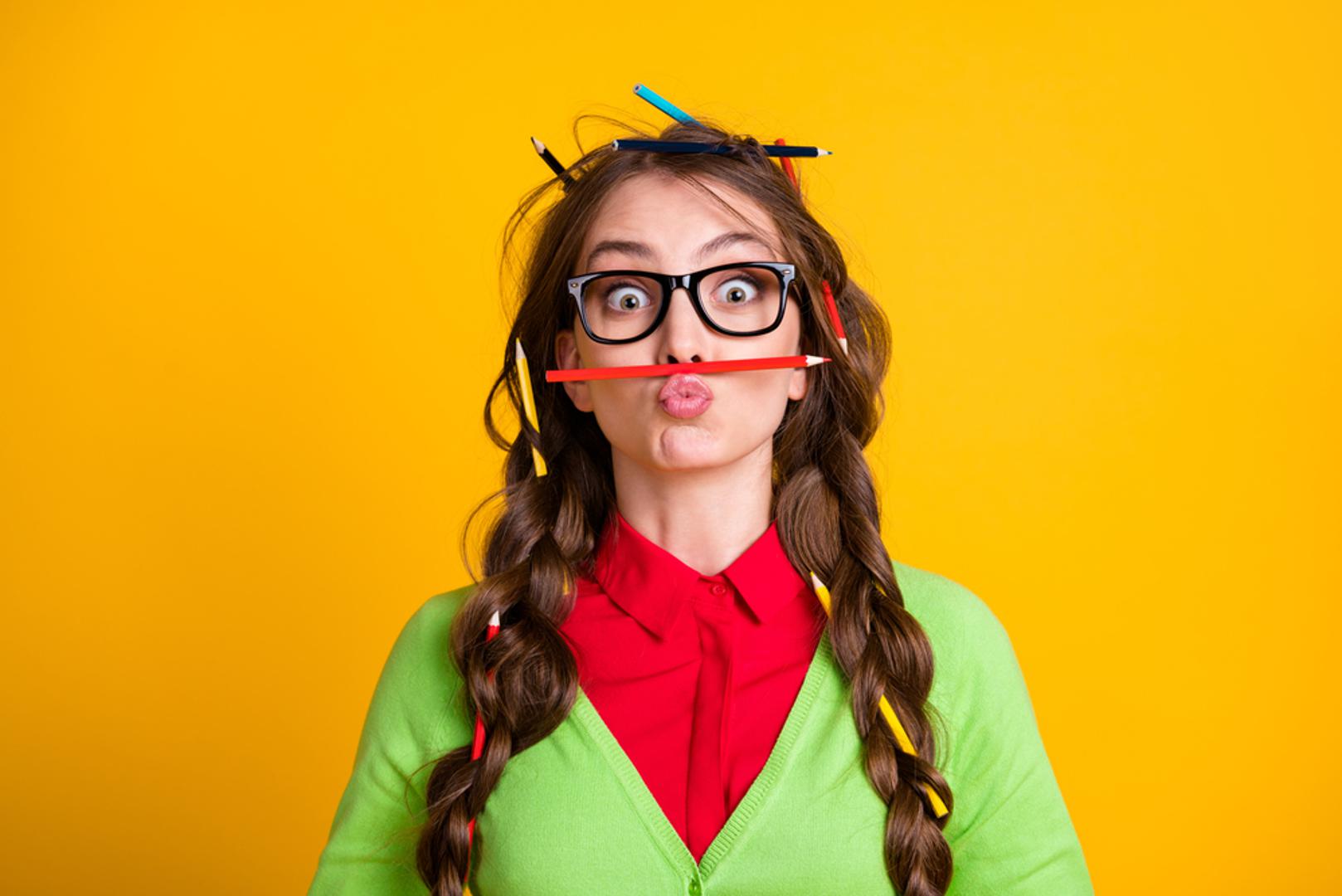 Ovan: Štreberi vole komplimente i priznanje za svoju iznimnu inteligenciju. A Ovnovima toga nikad nije dosta. Činjenica da ih drugi ljudi cijene zbog njihovog znanja ispunjava ih srećom jer vjeruju da su bogovi ili barem polubogovi. Ovnove privlači sve što je pametno i zanimljivo, stoga se stalno educiraju o novim temama. Oni su izvor informacija o svemu. 