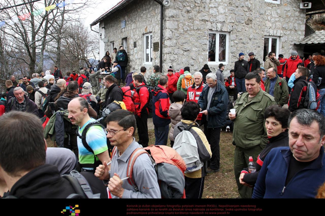 '06.01.2013., Ogulin - Brojni planinari iz cijele Hrvatske, njih vise od 500, pridruzili su se tradicionalnom pohodu na Klek i tako obiljezili Planinarsku Novu godinu koja se obiljezava prve nedjelje 