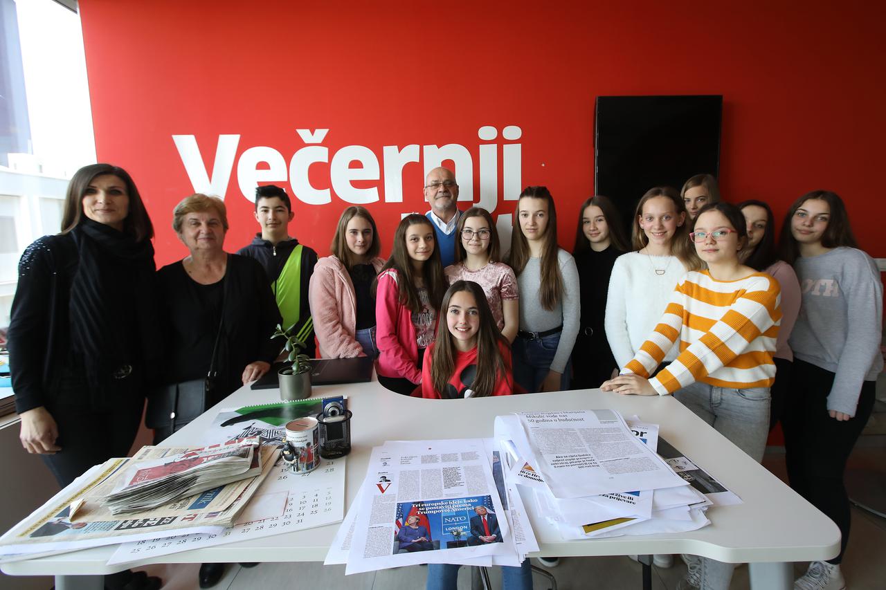 Učenici iz Novske snimili su zanimljiv videoprilog i zajedno sa svojim nastavnicama družili su se sa Stjepanom Blaževićem, zamjenikom glavnog urednika Večernjeg lista