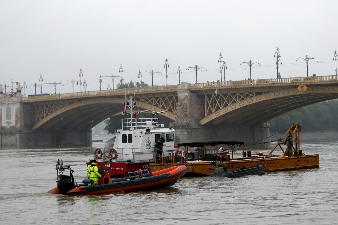 Brod potonuo u Budimpešti