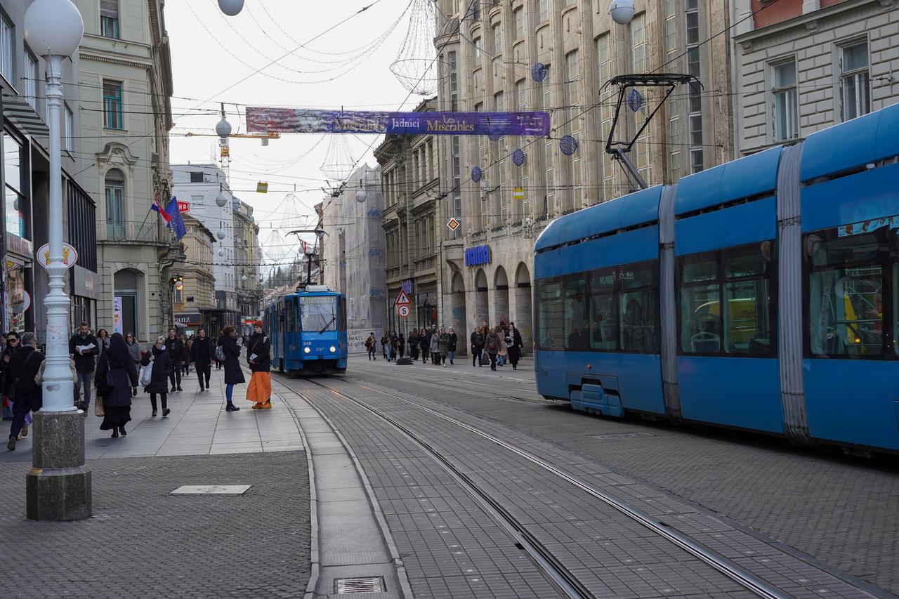 Zagreb: Tramvajski promet na Trgu bana Josipa Jelačića