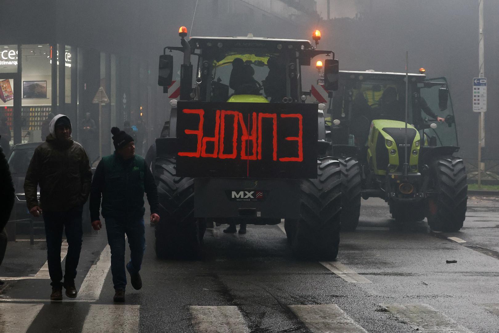 People walk during a protest of European farmers over price pressures, taxes and green regulation, on the day of an EU Agriculture Ministers meeting in Brussels, Belgium February 26, 2024. REUTERS/Yves Herman Photo: YVES HERMAN/REUTERS