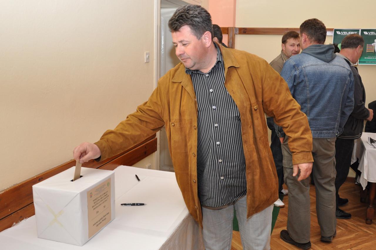 Anketom odlučuju o objavi registra