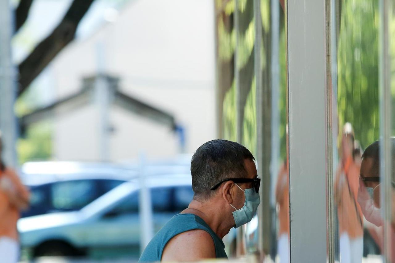 Zagreb: Od danas je obavezno nošenje maski u trgovinama