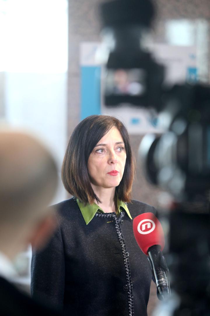 02.04.2020., Zagreb - Vlada RH na svojoj 222. sjednici donosi travanjski paket mjera za pomoc gospodarstvu za vrijeme trajanja epidemije koronavirusa. Blazenka Divjak, ministrica znanosti i obrazovanja  Photo: Patrik Macek/PIXSELL