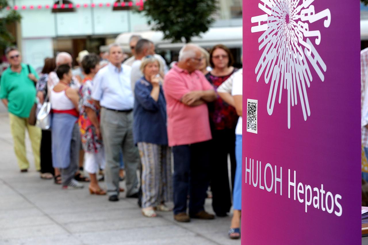 28.07.2015., Zagreb - Na Trgu Petra Preradovica odrzana akcija besplatnog i anonimnog testiranja gradjana na HCV, te savjetovanje nakon dobivenih rezultata testiranja.Photo: Zarko Basic/PIXSELL