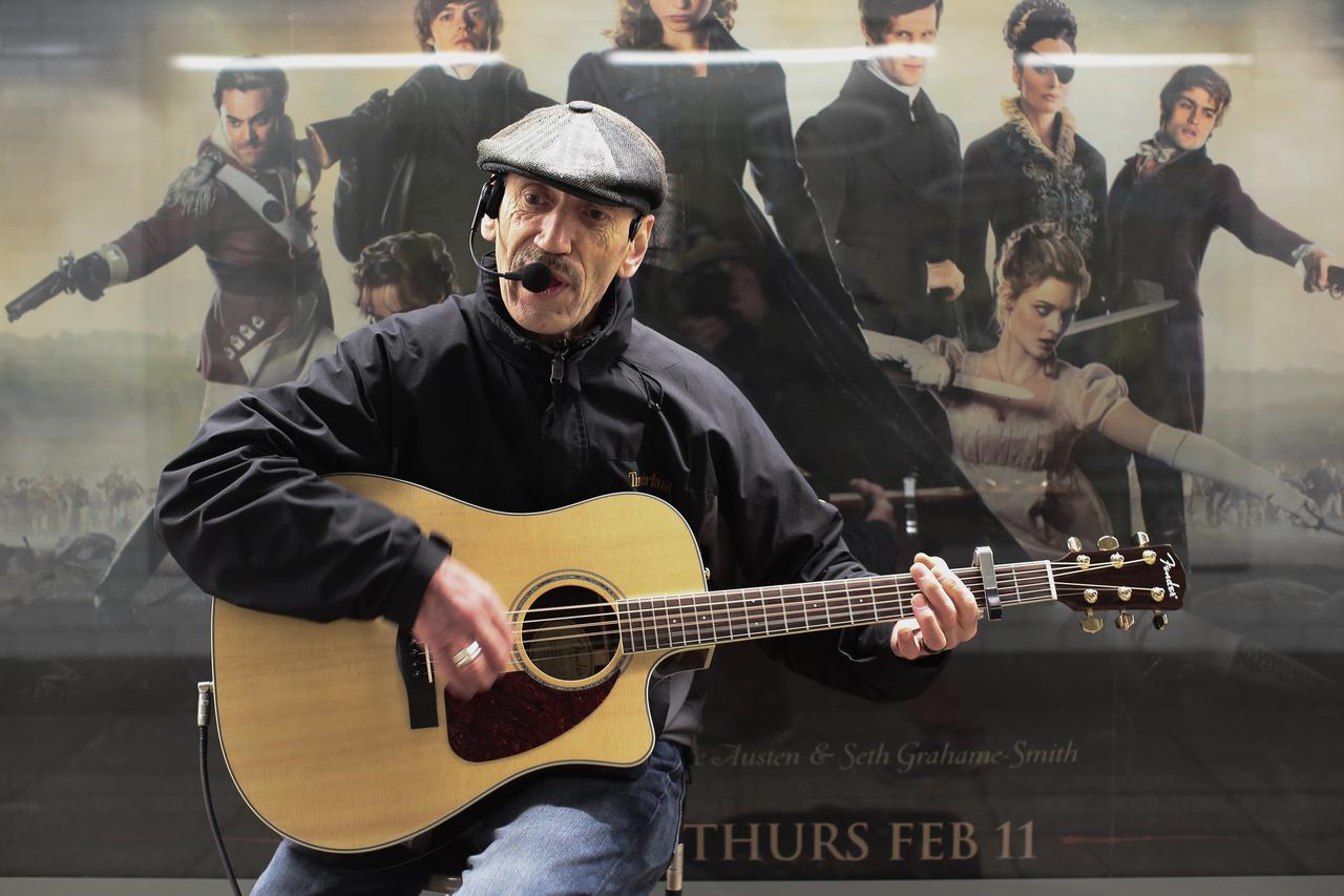 Ulični su svirači od sitniša imali koristi. No, ljudi ga više ne nose