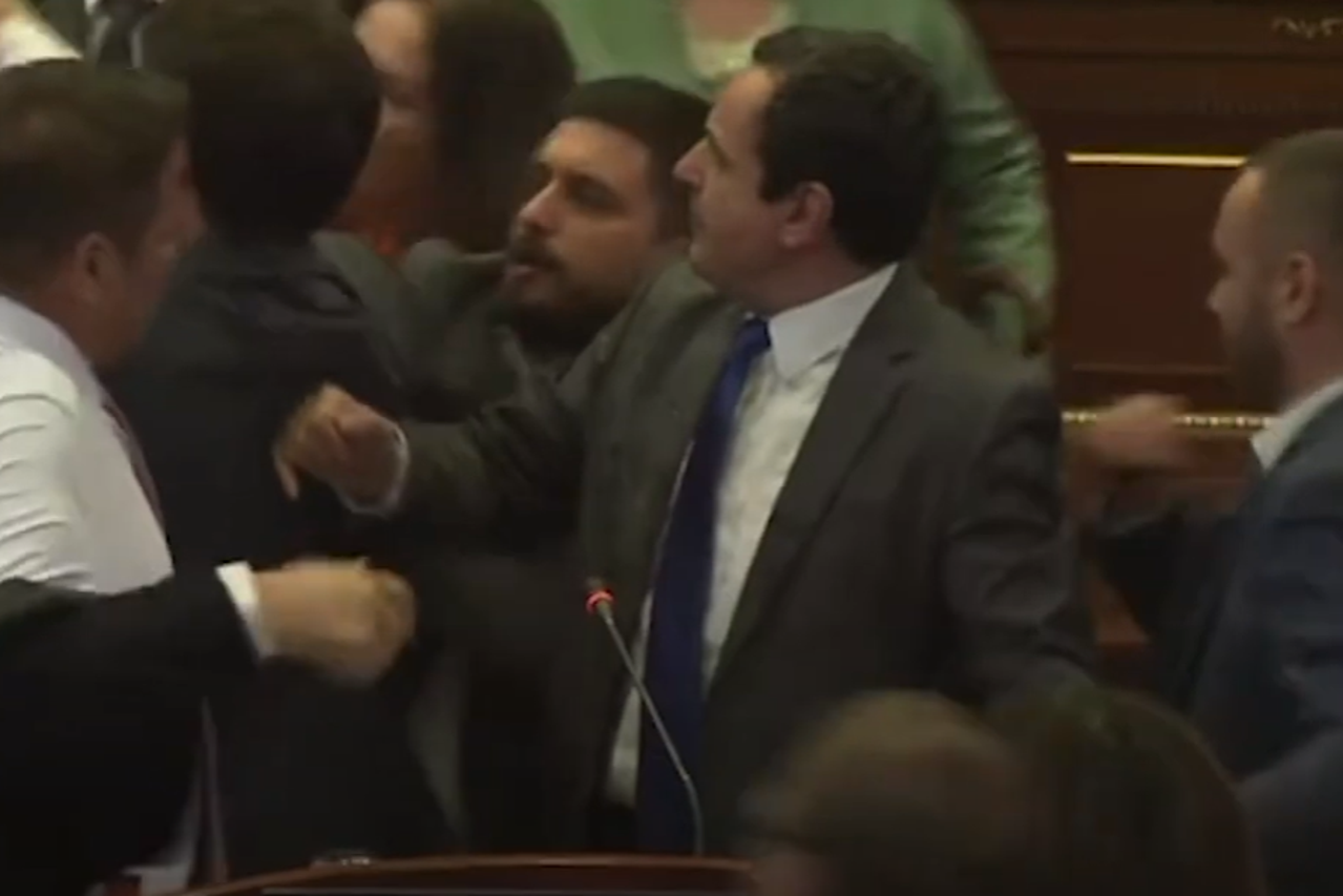 Tučnjava u kosovskoj Skupštini