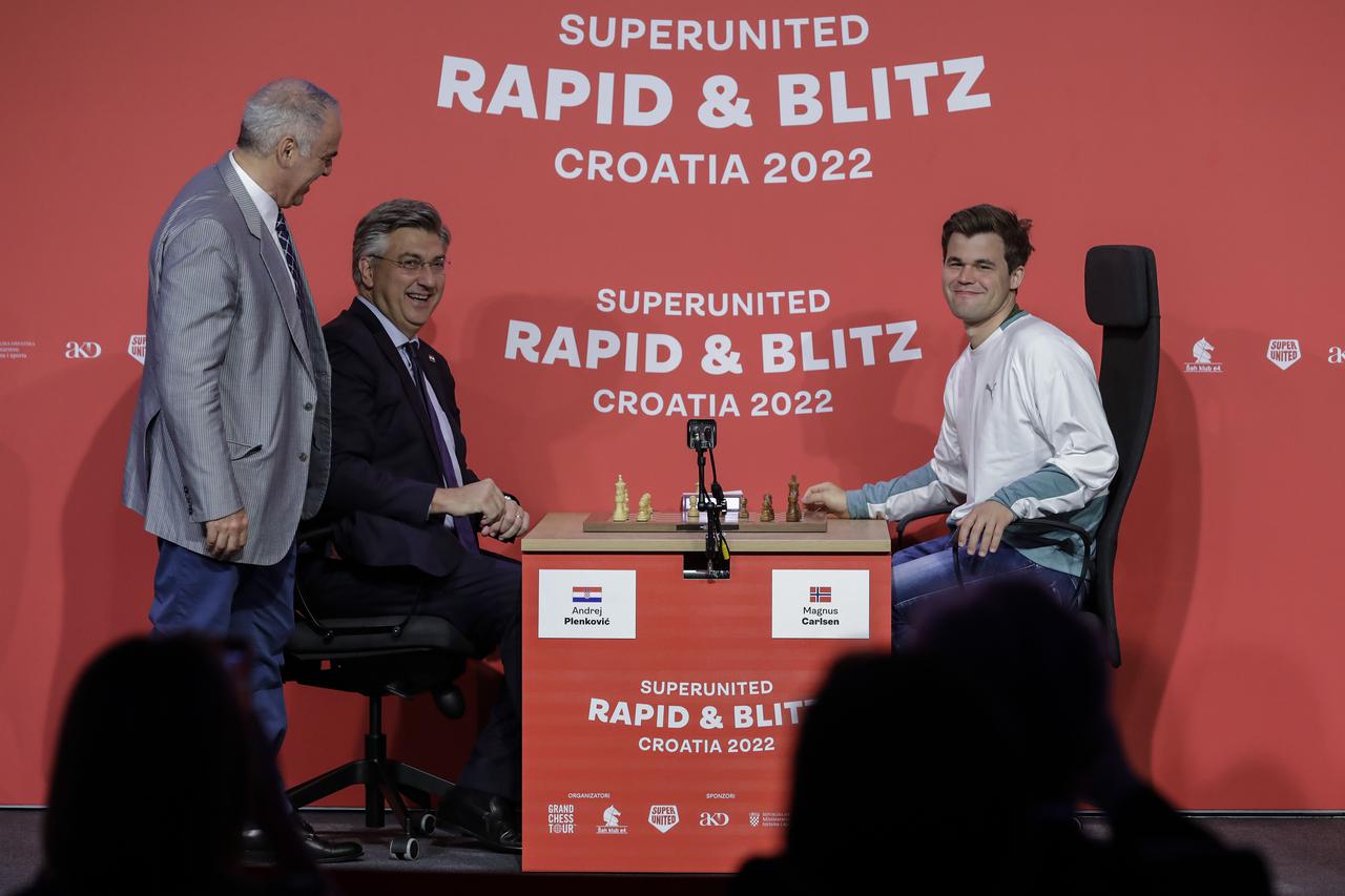 Na otvorenju šahovskog turnira Andrej Plenković odigrao je partiju šaha  s Magnus Carlsenom