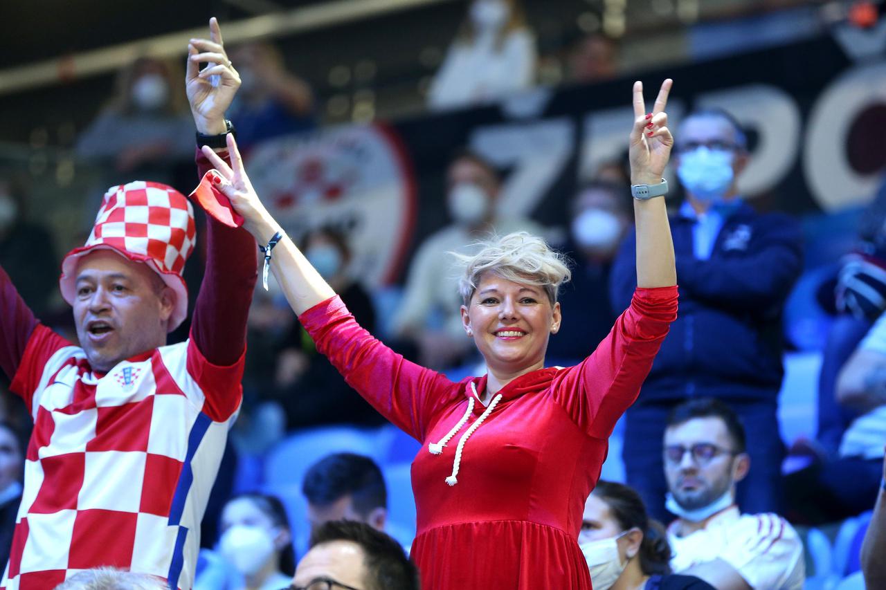 Navijači na utakmici Hrvatska - Srbija