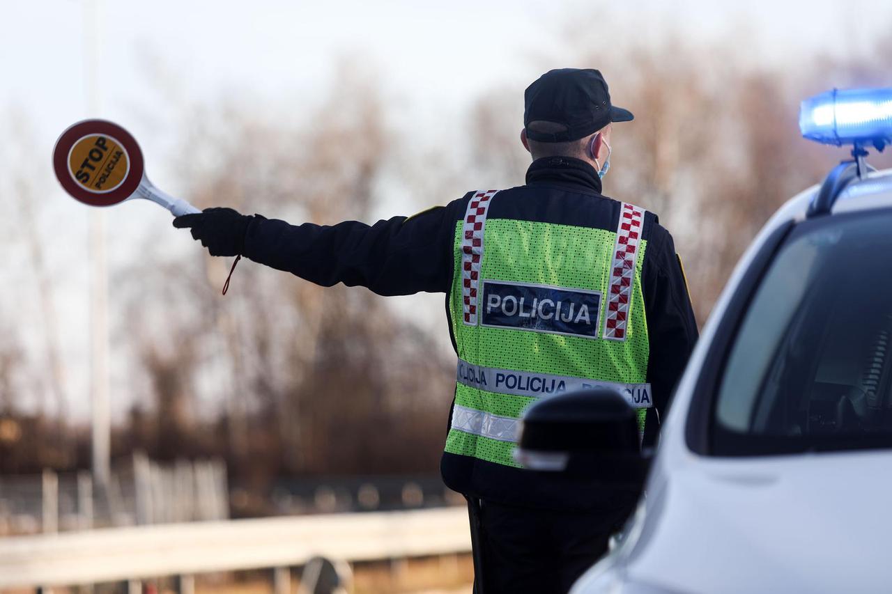 Policija na punktovima diljem Hrvatske provjerava propusnice