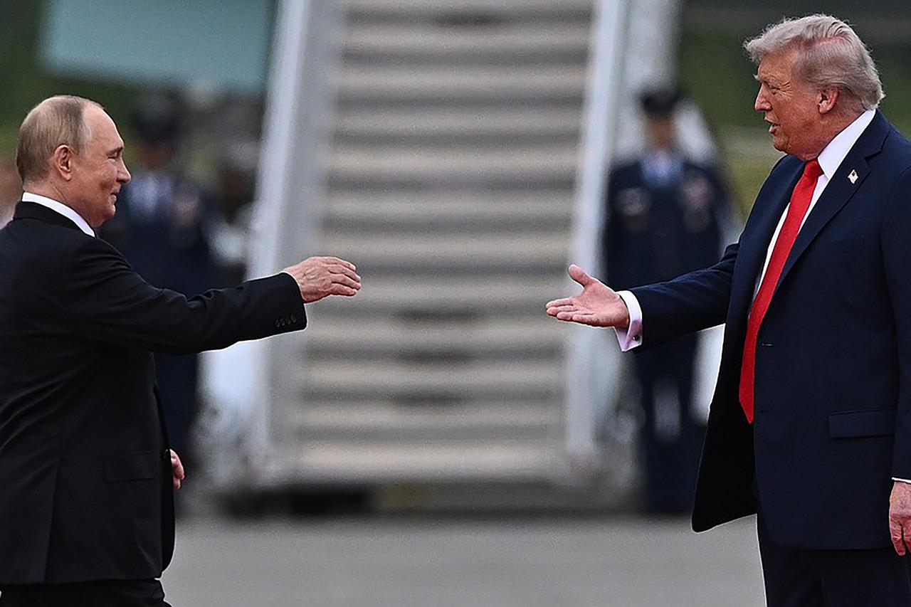 Trump Welcomes Putin in Alaska for Ukraine Peace Talks.