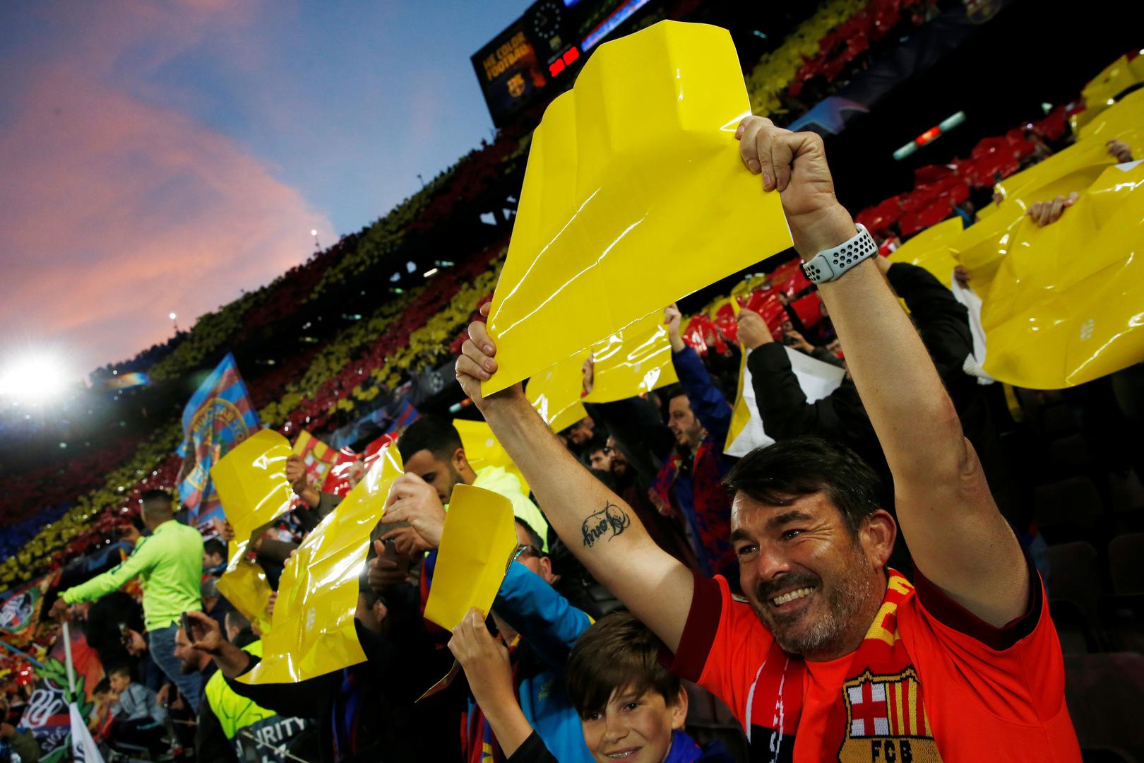 Prije početnog udarca navijači na stadionu  stvorili veličanstvenu koreografiju