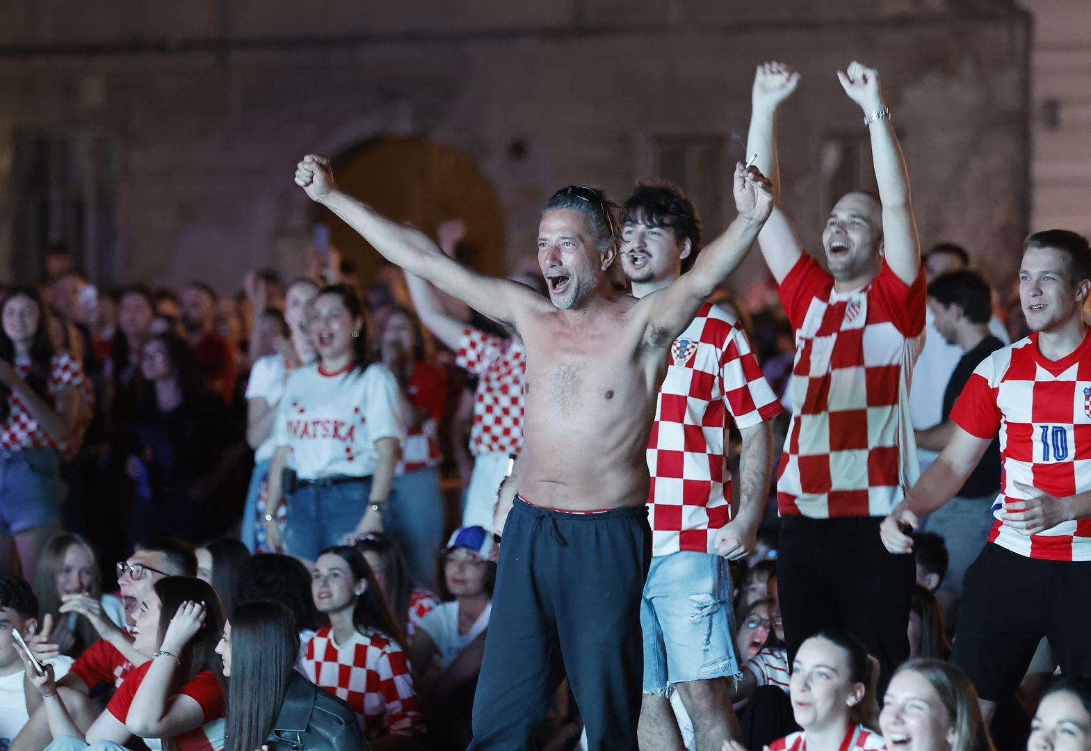Kane je u 42. minuti vratio prednost Englezima, dok je Petar Musa u sudačkoj nadoknadi prvog dijela pogodio za 2:2. U nastavku su za Englesku zabili Jude Bellingham (47) i Marcus Rashford (85).