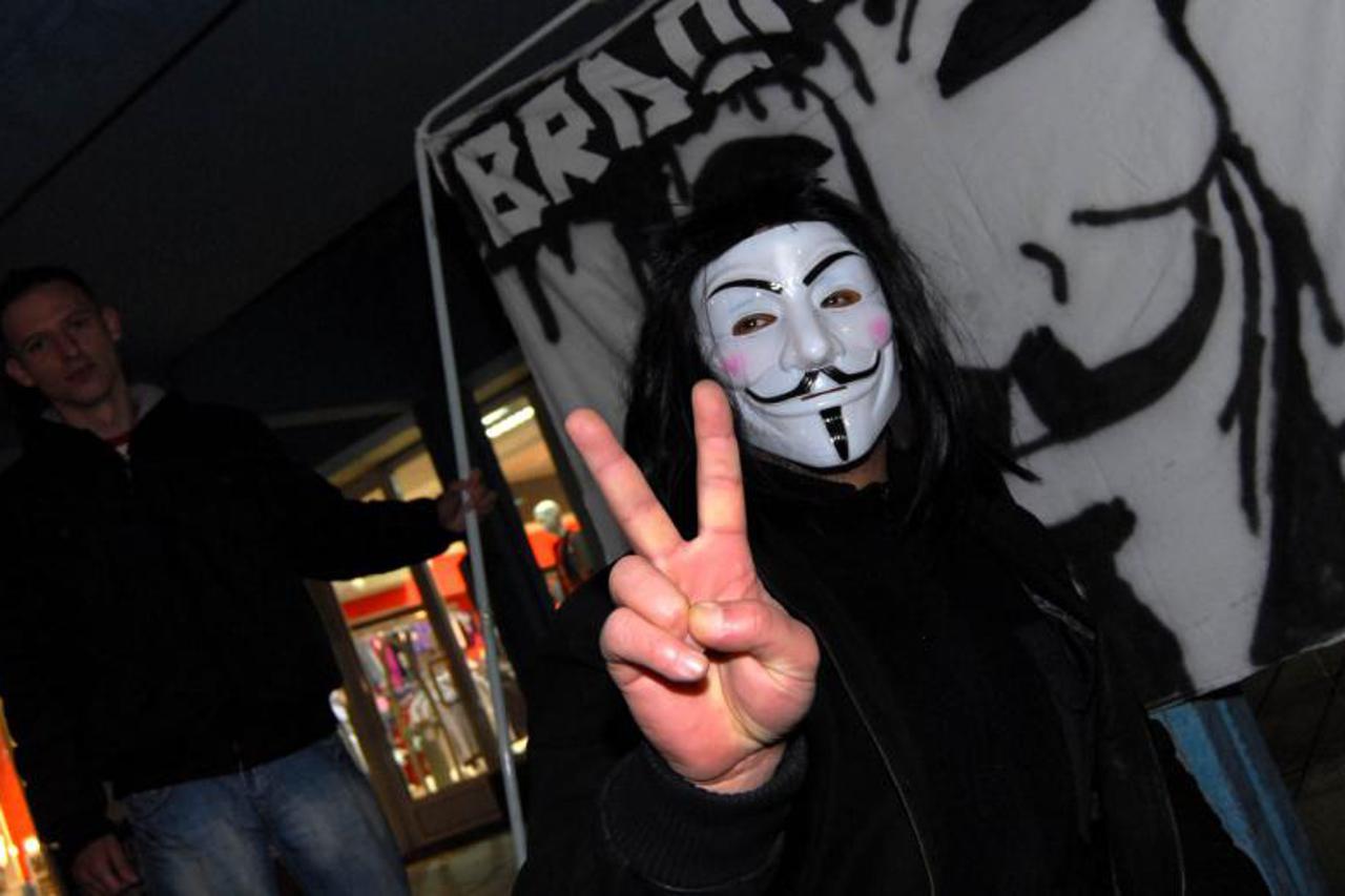 anonymous,slavonski brod,portal (1)