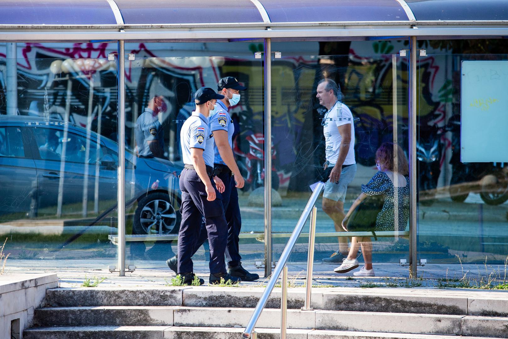 12.08.2020., Split - Policijske snage osiguravaju prostor oko Zupanijskog suda u Splitu na kojem je jutros zapocelo sudenje Filipu Zavadlavu (25), optuzenomu za trostruko tesko ubojstvo u Splitu pocetkom ove godine.Photo: Milan Sabic/PIXSELL