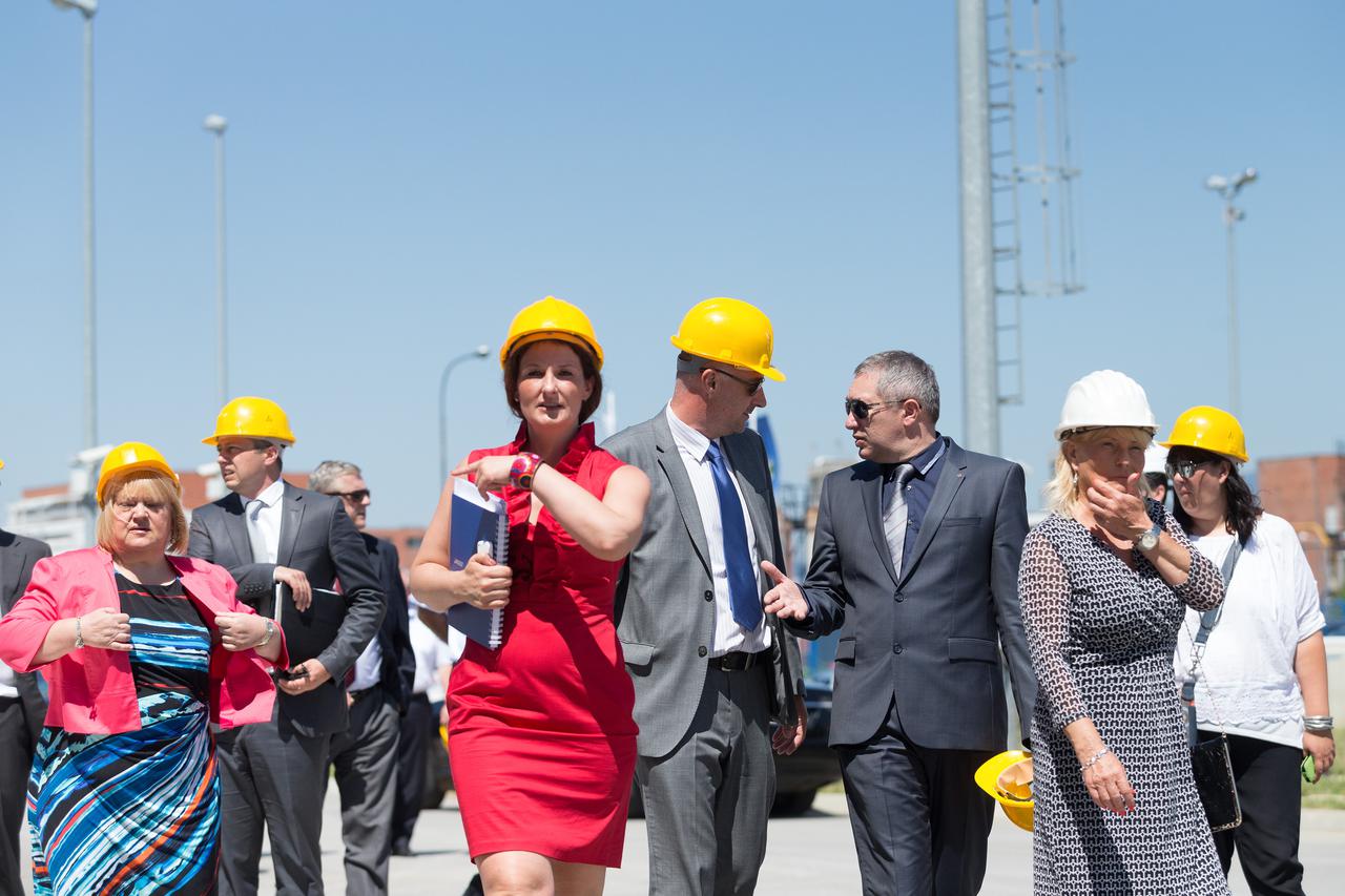07.07.2014., Zagreb -  Ministar gospodarstva Ivan Vrdoljak u nazocnosti ministrice graditeljstva i prostornog uredjenja Anke Mrak Taritas, pustio je  u pogon obnovljen i moderniziran JANAF-ov Terminal Zitnjak.Dragan Kovacevic, Ivan Vrdoljak, Anka Mrak Tar