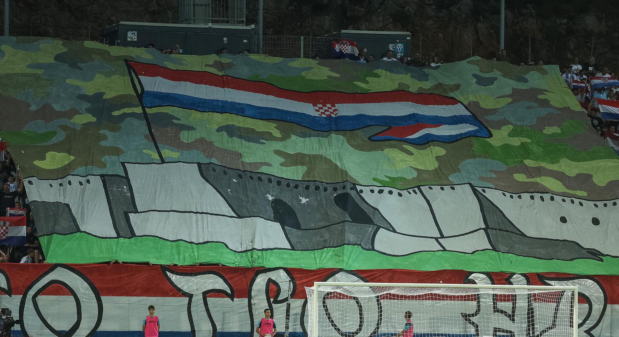 Poseban trenutak zabilježen je u 30. minuti, kada je Armada obilježila obljetnicu Oluje. Navijači su zapjevali pjesmu "Moja domovina", dok se s tribina razvijala koreografija s motivima Kninske tvrđave i hrvatskih zastava.