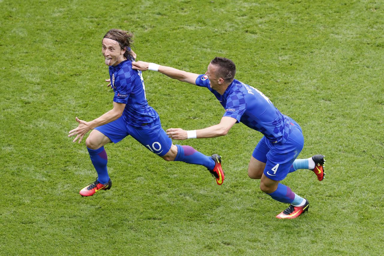 Football Soccer - Turkey v Croatia - EURO 2016 - Group D - Parc des Princes, Paris, France - 12/6/16 Croatia's Luka Modric celebrates after scoring their first goal REUTERS/Christian Hartmann Livepic