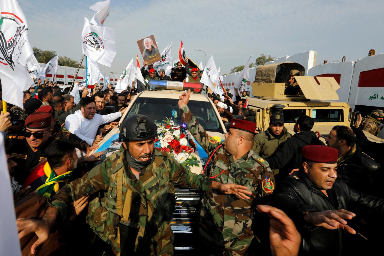Tisuće ljudi u Bagdadu žaluju za ubijenim generalom Qassemom Soleimanijem