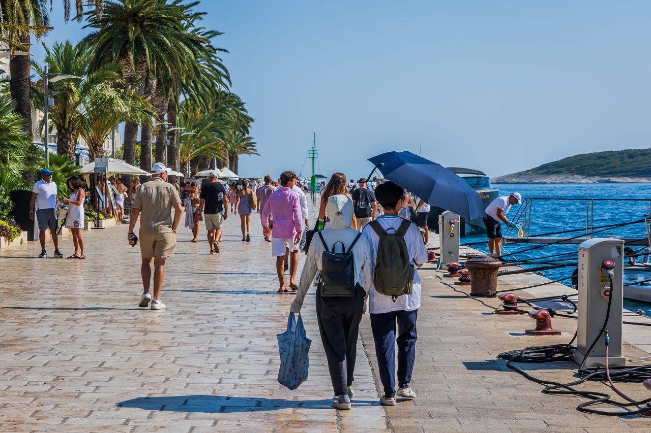 Hvar: Ljetni dan u gradu Hvaru koji je danas mjerio +34 stupnja